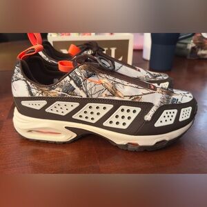 Nike Air Max SNDR Women's Sneakers Size 8. New Without Box